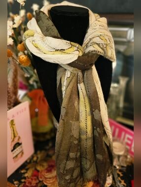 Gorgeous Delicate Dainty Scarf